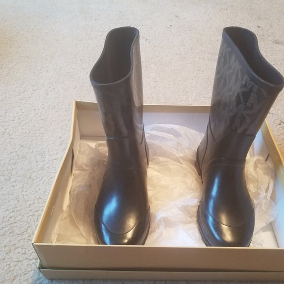 Michael Kors Mid Rainboots - Picture 1 of 7
